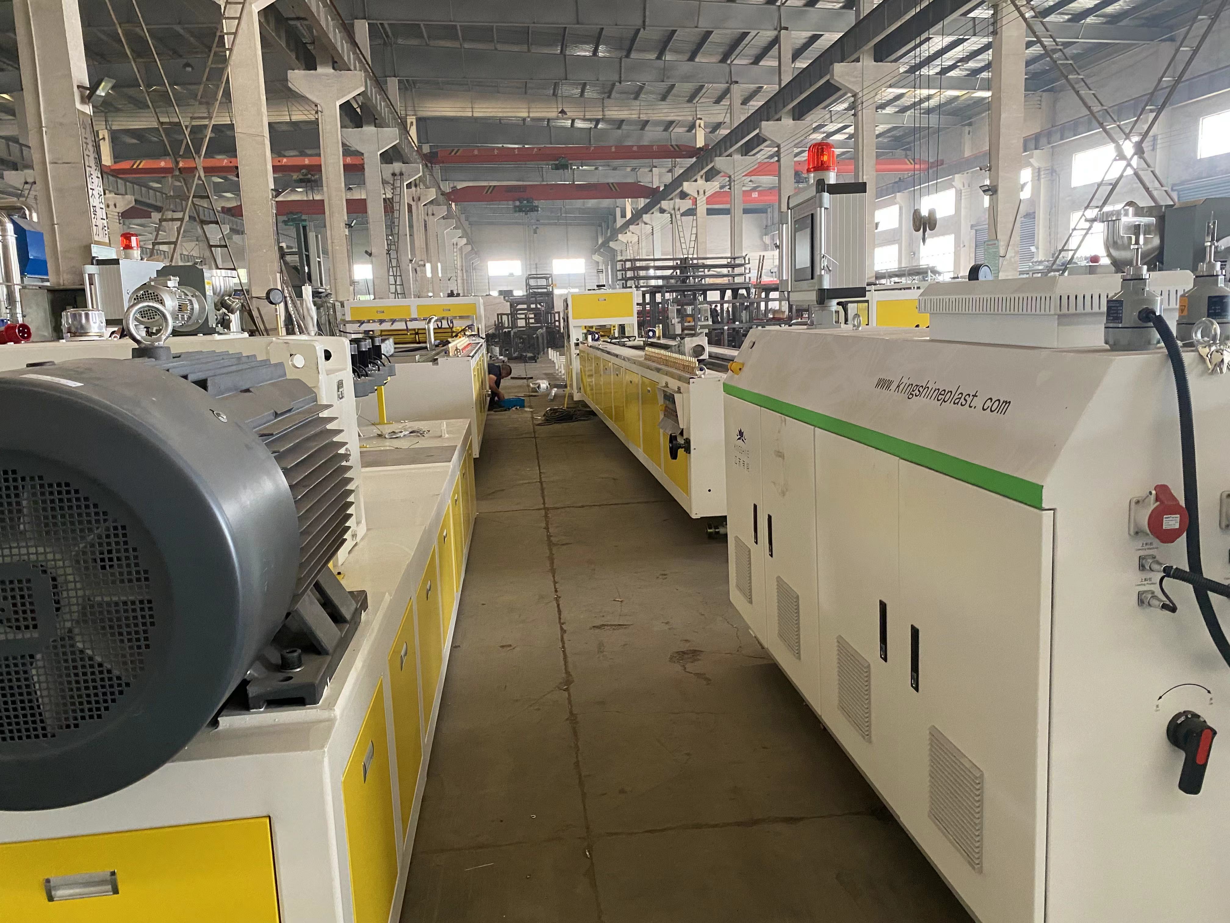 Ukuqulunqwa kwezixhobo ezincedisayo zomgca wokuvelisa i-extruder